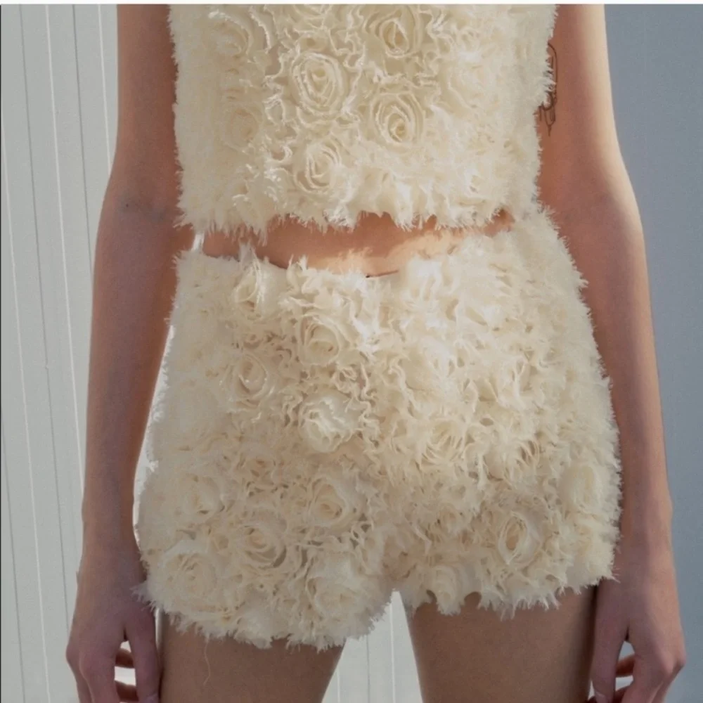 ZARA Limited Edition Floral Shorts Cream SMALL